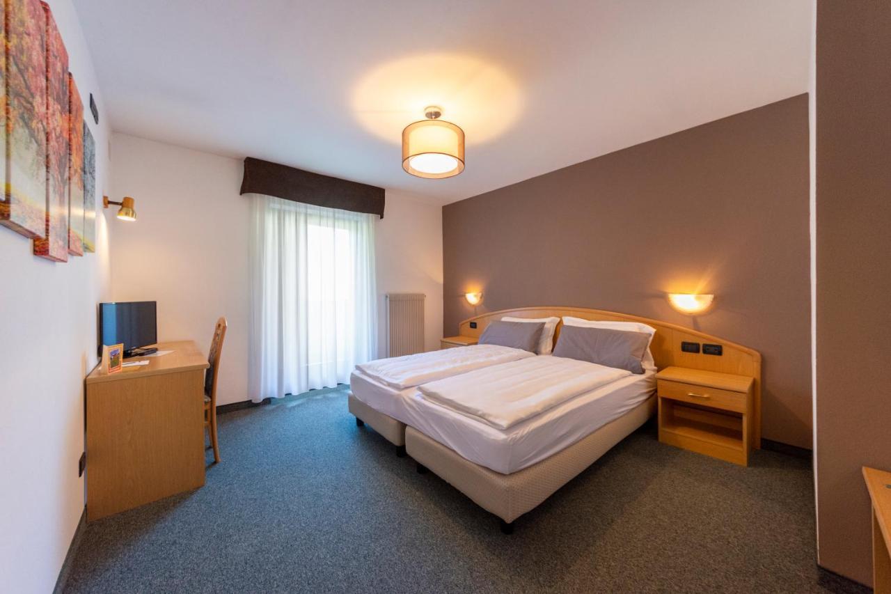 Flos Hotel 모에나 외부 사진