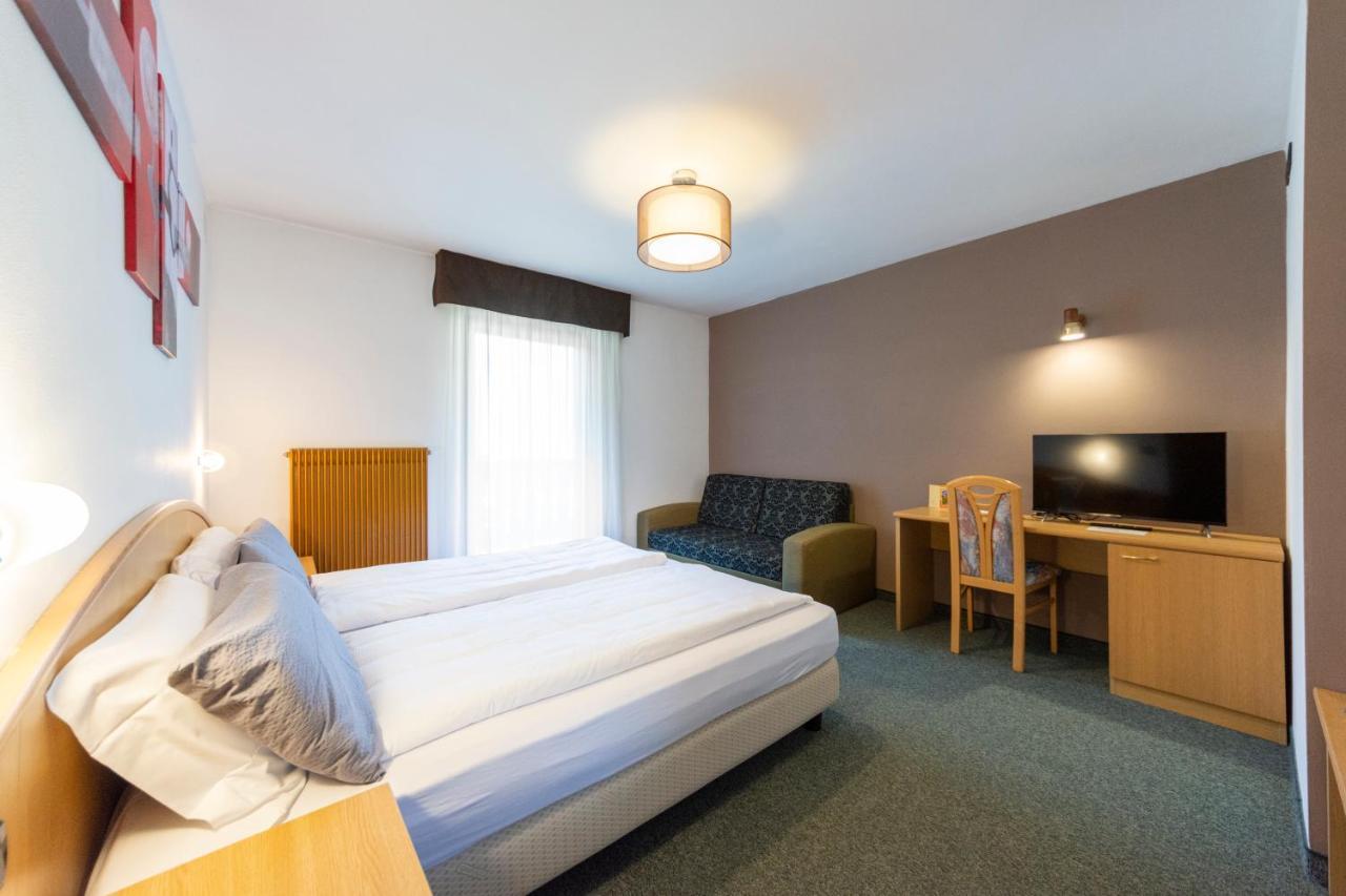 Flos Hotel 모에나 외부 사진