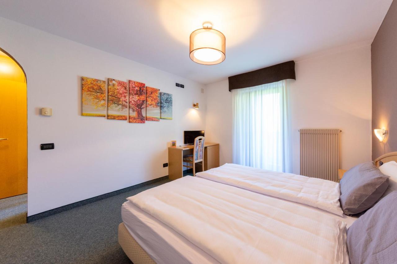 Flos Hotel 모에나 외부 사진