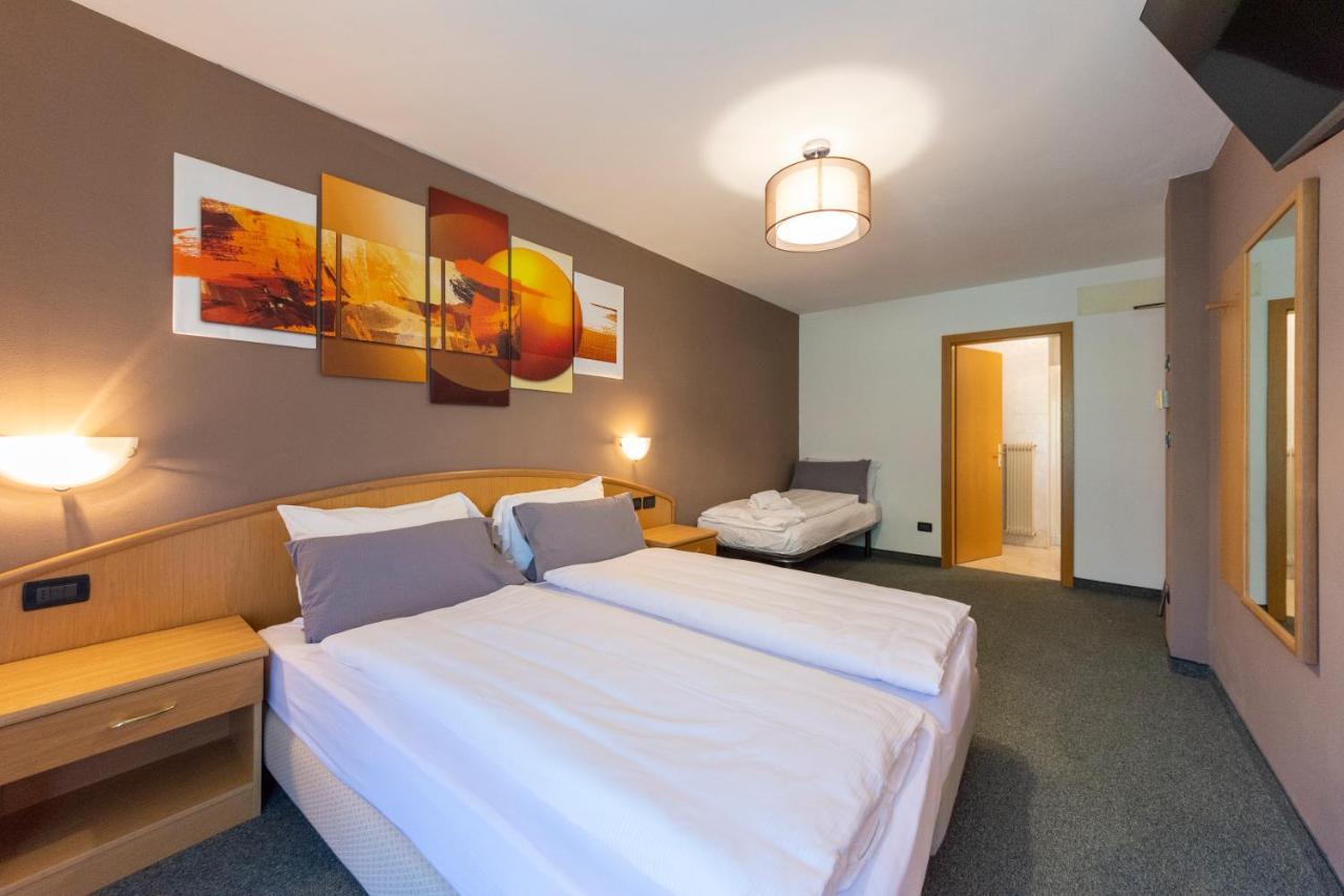 Flos Hotel 모에나 외부 사진