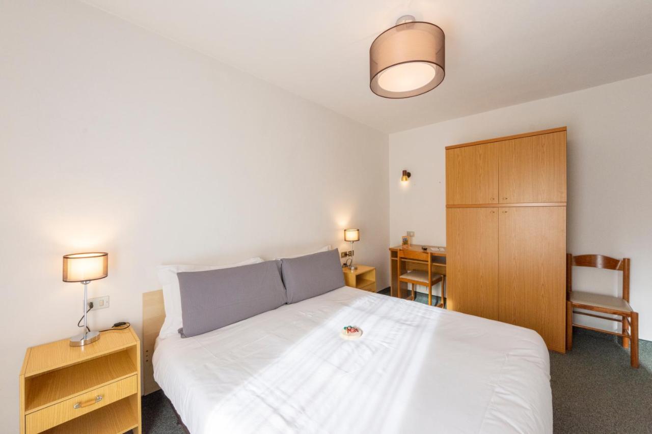 Flos Hotel 모에나 외부 사진