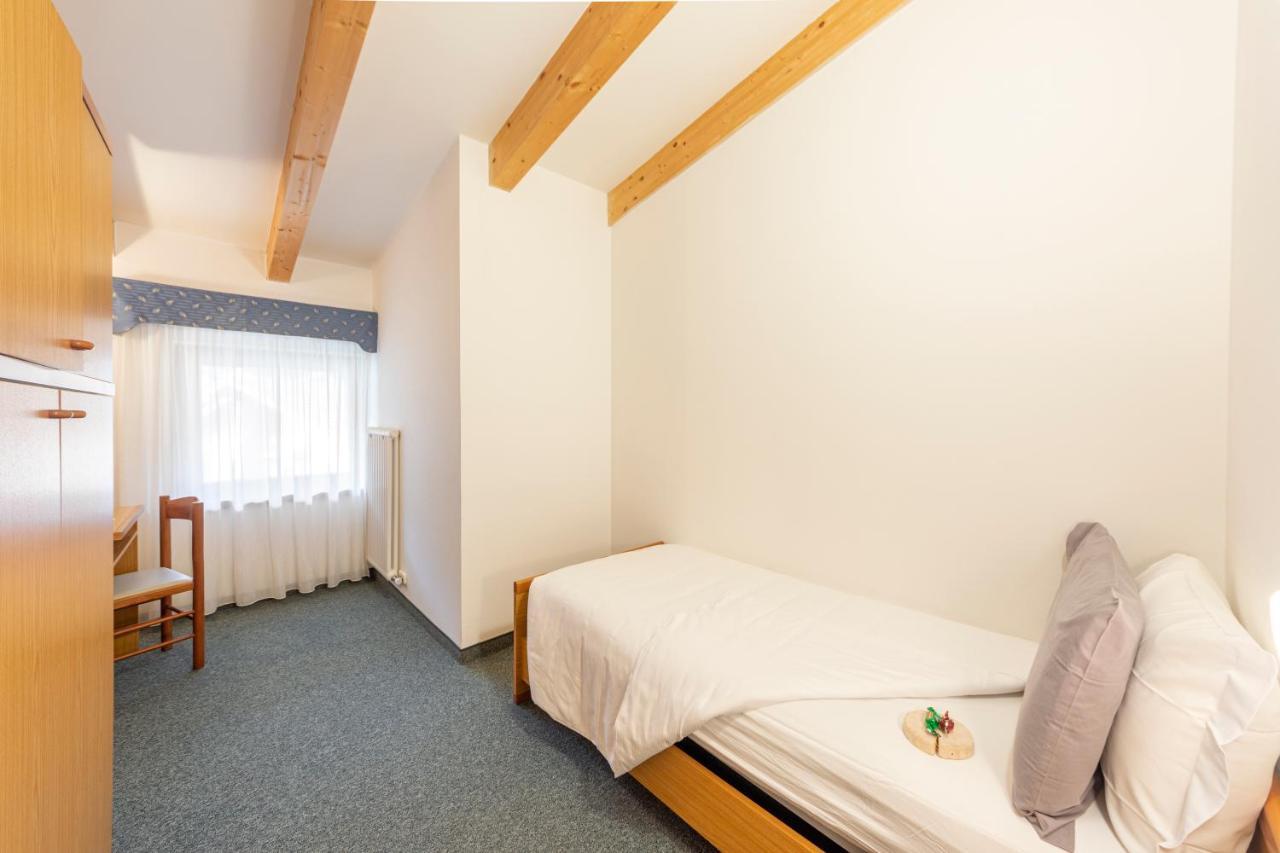 Flos Hotel 모에나 외부 사진