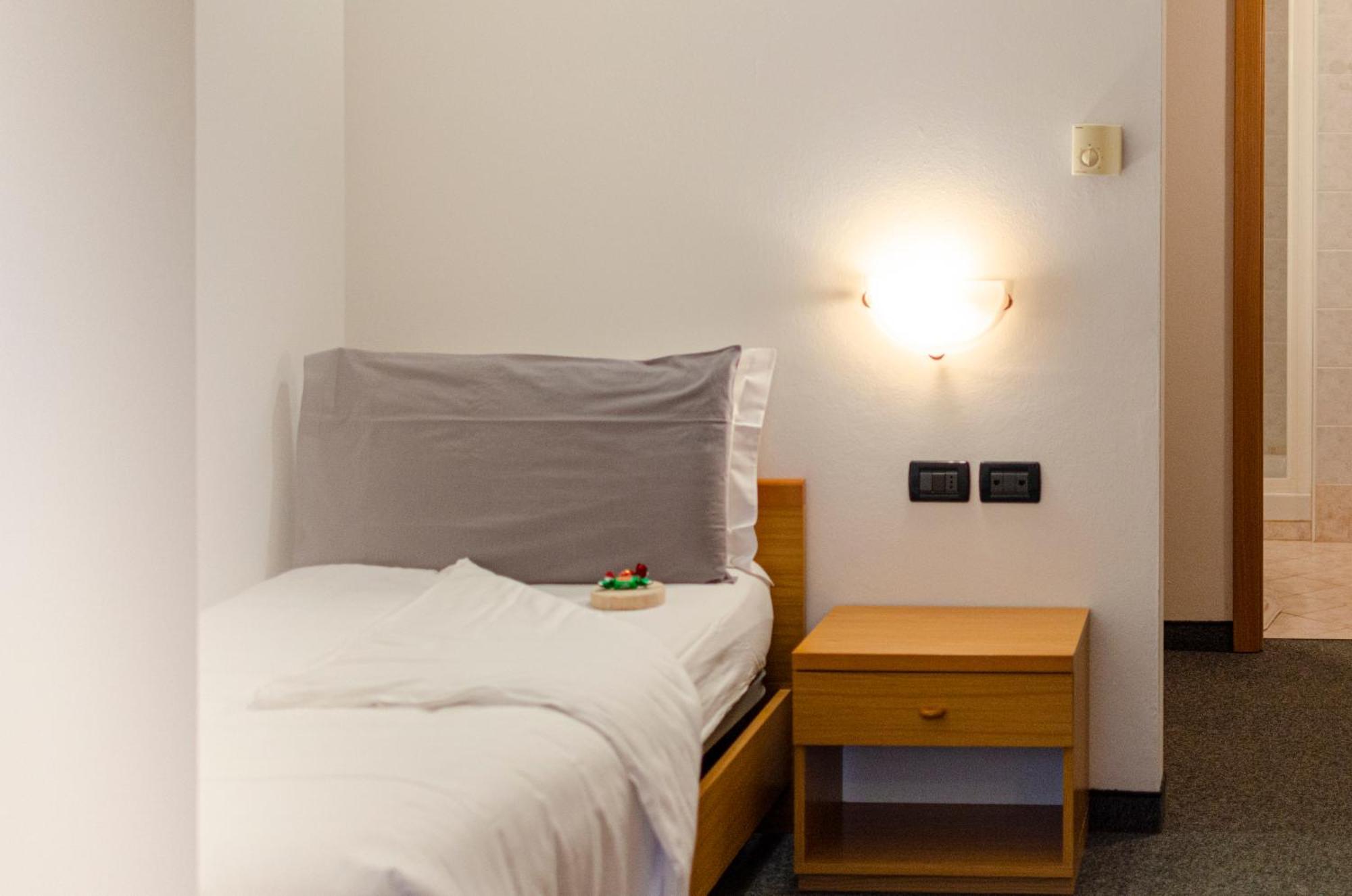 Flos Hotel 모에나 외부 사진