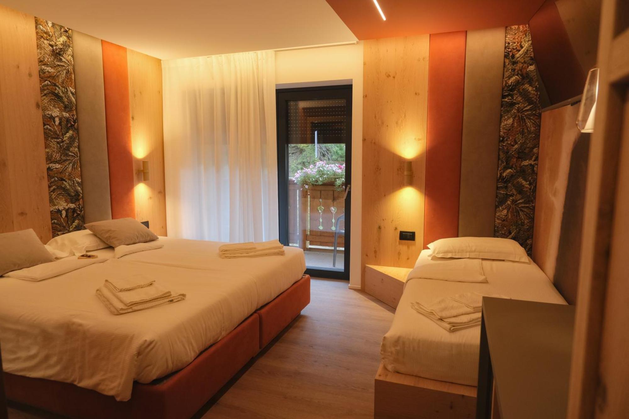 Flos Hotel 모에나 외부 사진